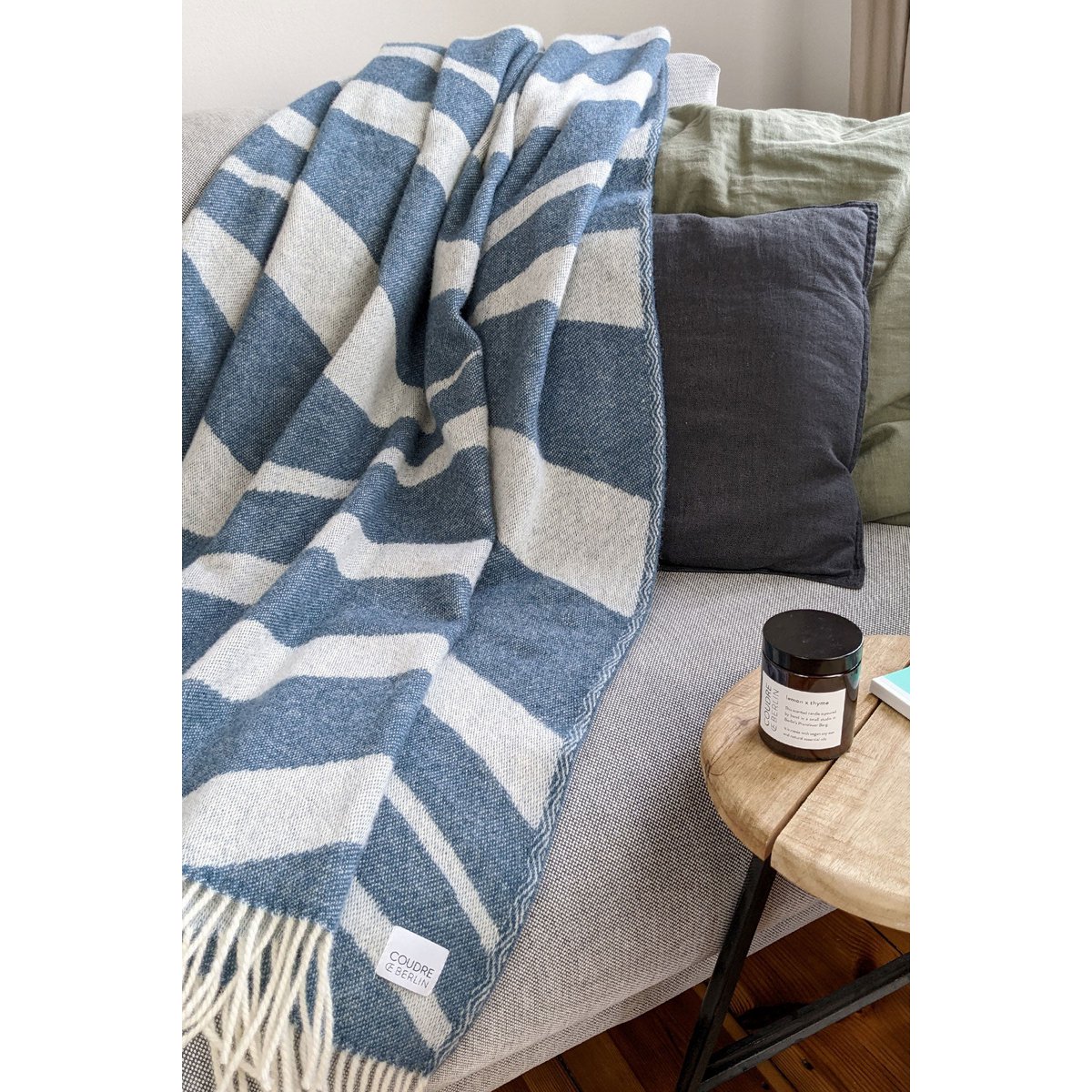 Wool blanket / cuddly blanket bold lake