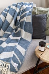 Wool blanket / cuddly blanket bold lake