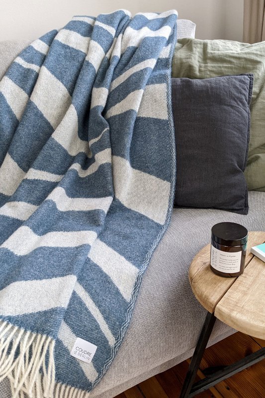 Wool blanket / cuddly blanket bold lake