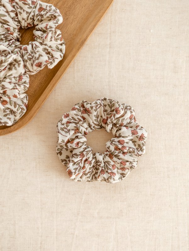 Wide Scrunchie / olive + terracotta petals