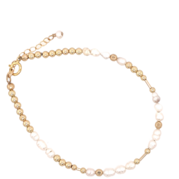  Elegant and sweet tube pearl bracelet with a mix of gold-toned and pearl beads.