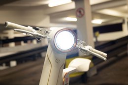 El exclusivo oficial Cruzaa E-Scooter Racing White