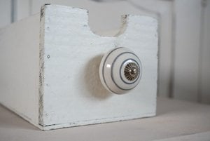 White furniture knob with grey stripes 4 cm Isabelle Rose