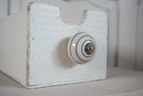Weißer Möbelknopf mit grauen Streifen 4 cm Isabelle Rose