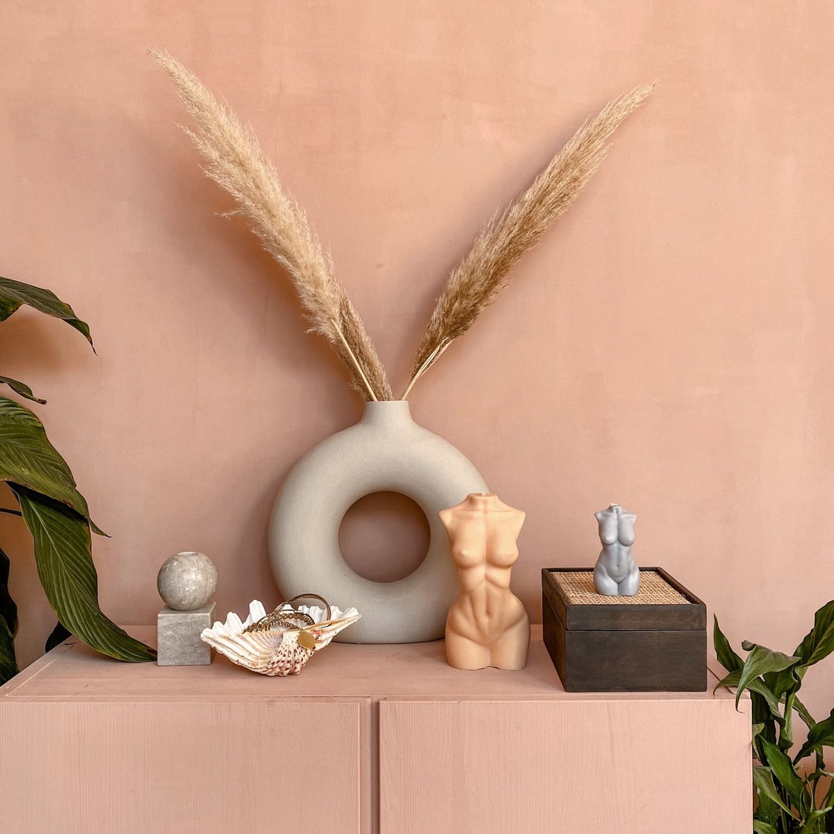Zuri body candle