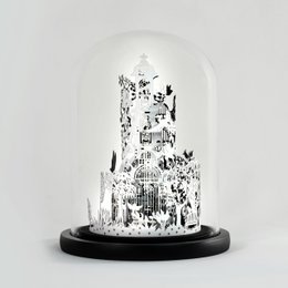 A decorative glass dome containing a miniature aviary scene with intricate black and white illustrations. The product is available in two sizes, "edition mini" and "edition classique".