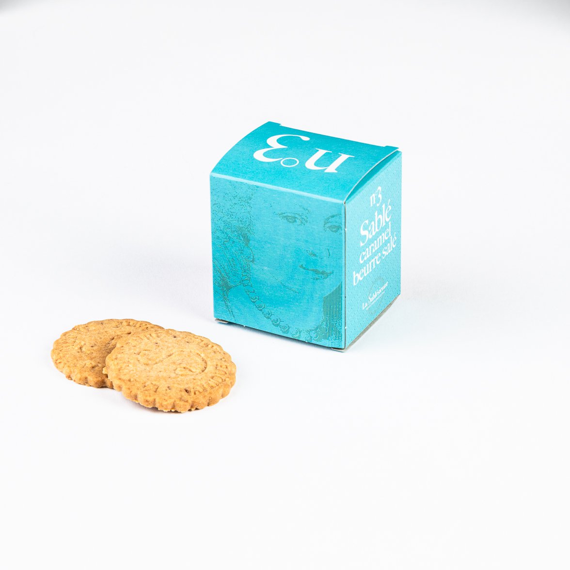 Shortbread cookies with salted butter caramel chips - Mini cardboard cube n°3 35 g
