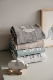 Gebreide katoenen babydeken, beige ganzen