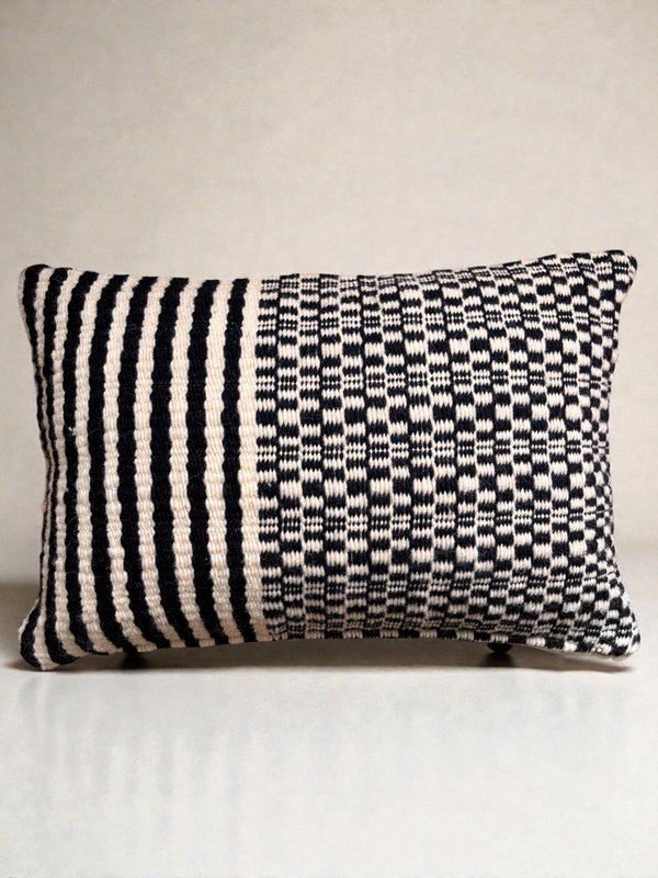 Heritage Line kussen - zwart - 40 x 60 cm