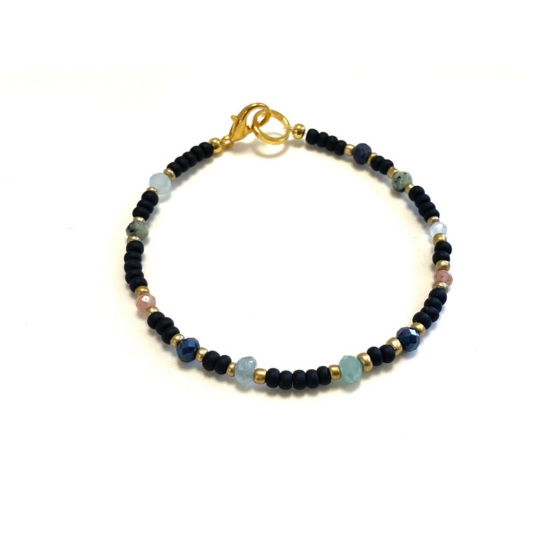 Armband schwarz mit Edelsteinen