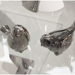 SET 2 SILVER CERAMIC BIRD FIGURES _13X8X11+12X8X12CM LL53790
