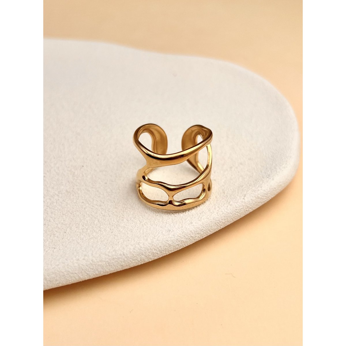 Bague large ajourée dorée en acier inoxydable ajustable