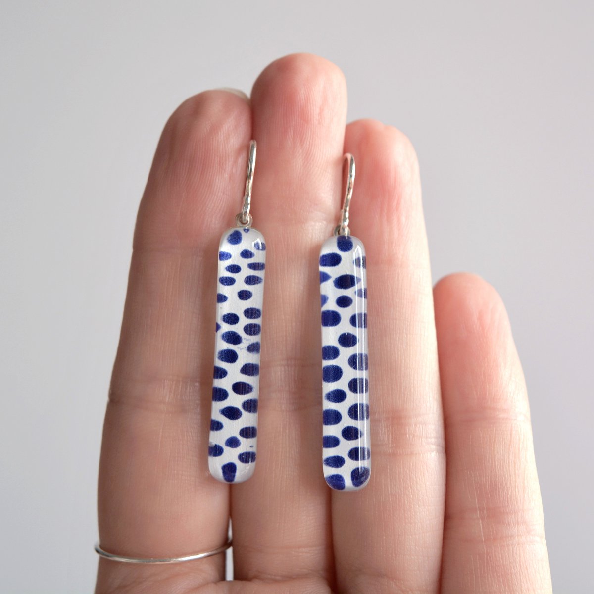 Koboltblå Polka Dot øreringe, Lang glasstang med kroge i sterlingsølv