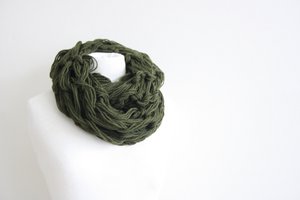 Grüner Unendlichkeitsschal - Acryl