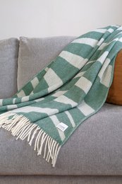 Wolldecke / Kuscheldecke bold greenstone