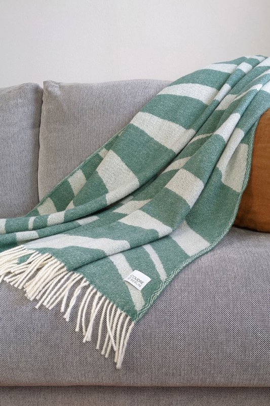 Wolldecke / Kuscheldecke bold greenstone