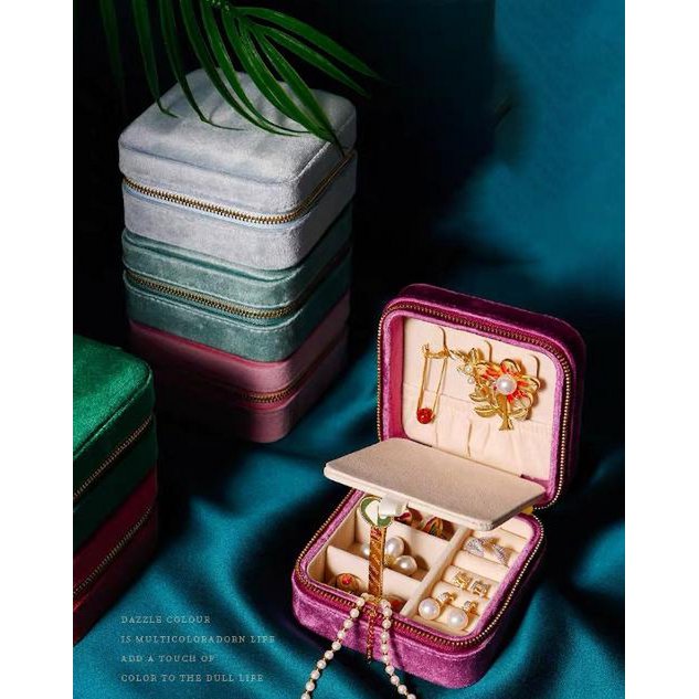 Vintage-Inspired Portable Velvet Travel Jewelry Box