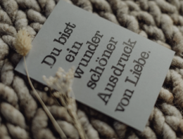 Stamped Postcard "Ausdruck von Liebe"