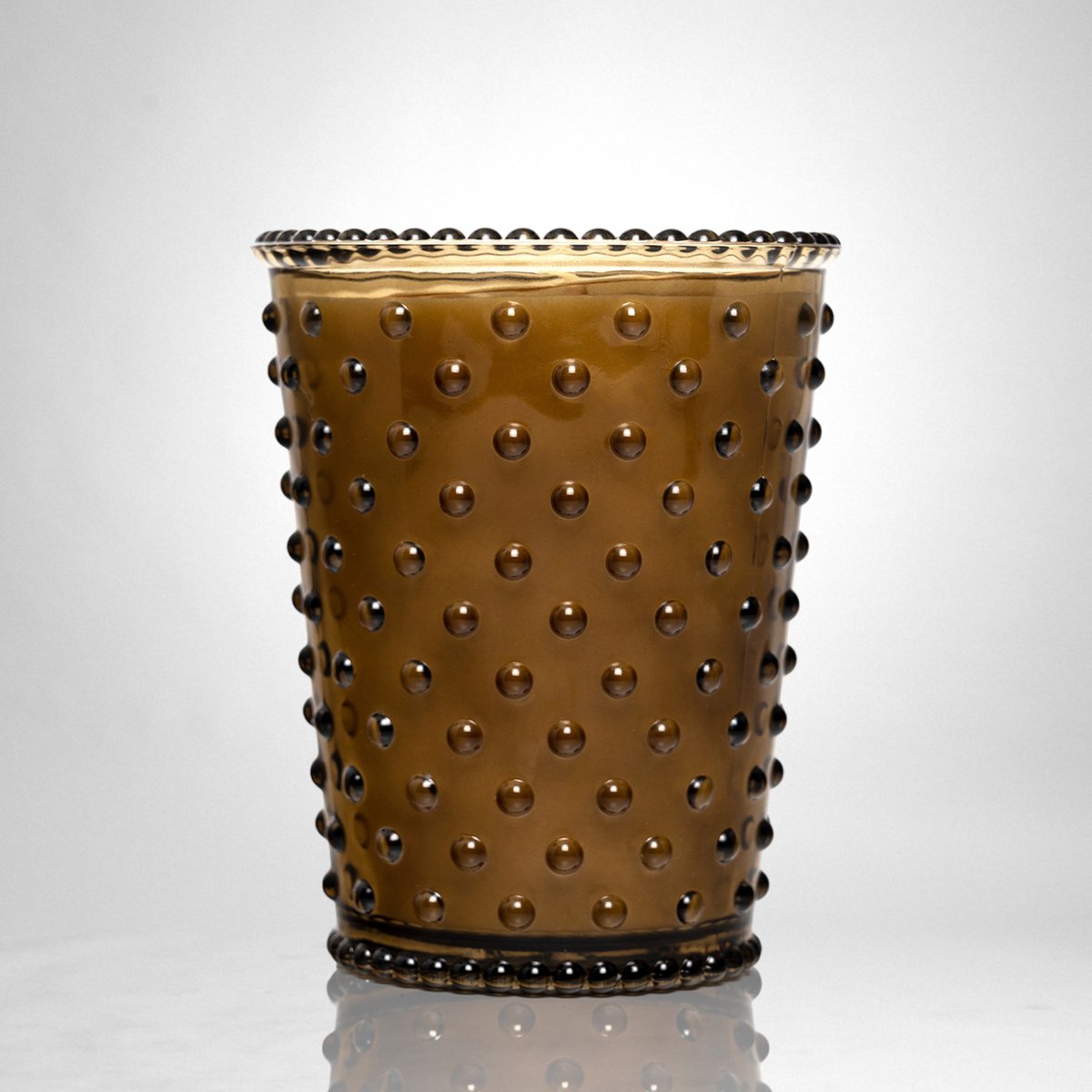 Vela de vidrio Hobnail Simpatico 16oz %2312 Nuez moscada