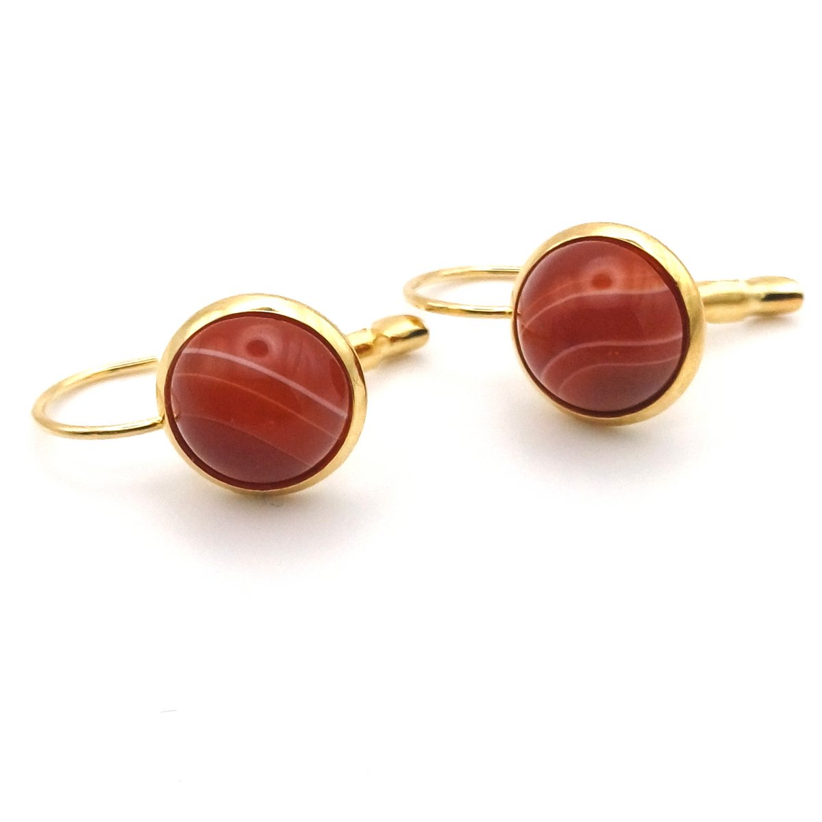 Leverback stainless steel earring with 10 mm cabochon
