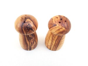 Set of 2 salt shakers & pepper shakers made of olive wood
