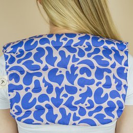 Almohadas desnudas llenas de azul rosa biológica