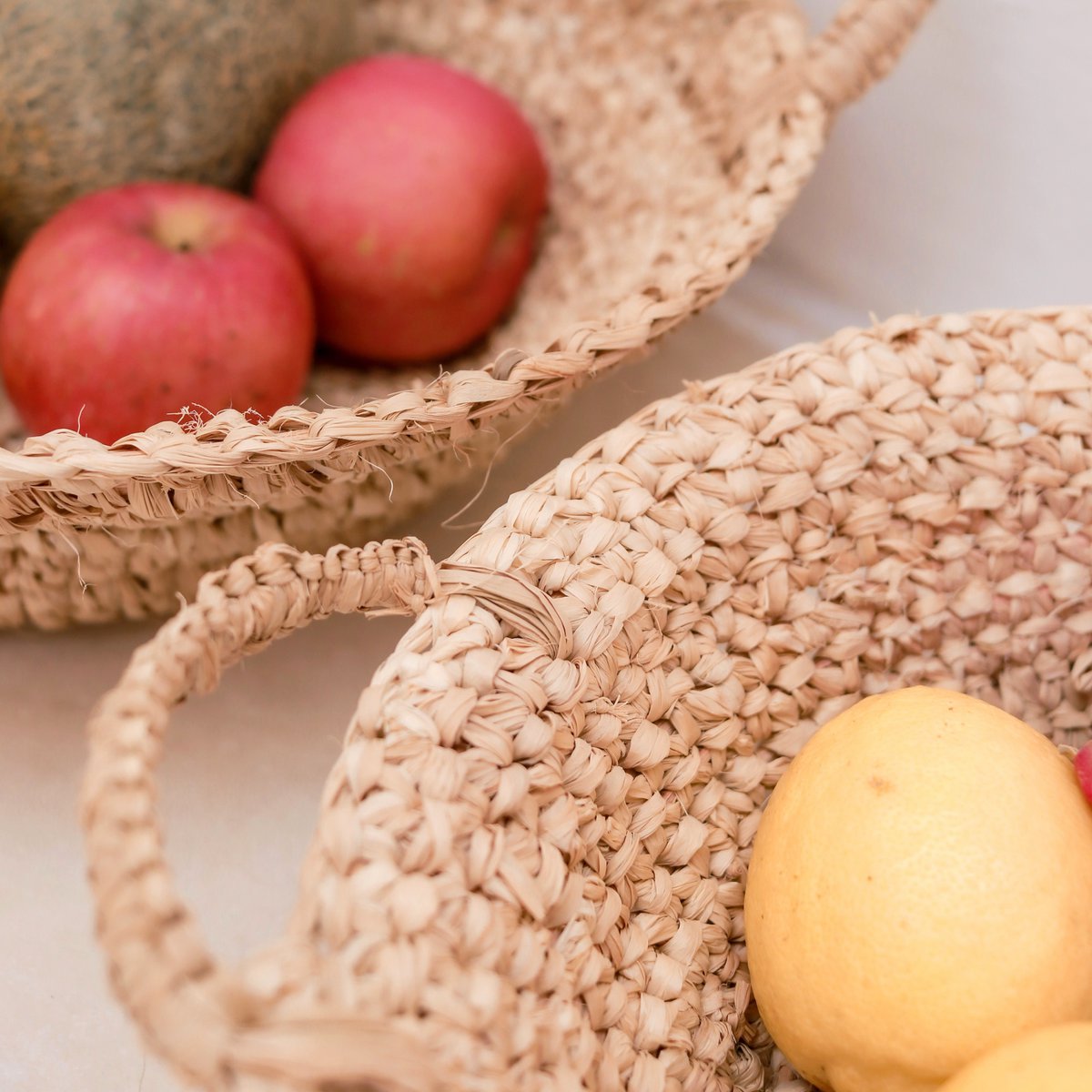 Vævet Raffia skål | Frugtskål lavet af lette naturlige fibre | Brødkurv RAGA (2 størrelser)