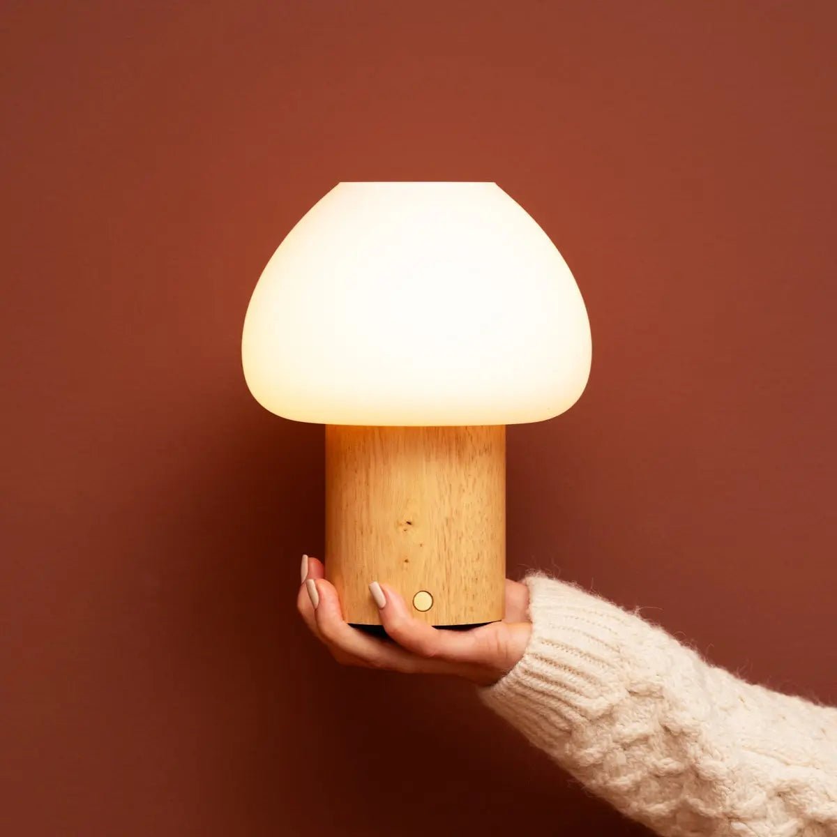 Fynn Hellbraune wiederaufladbare Holzlampe