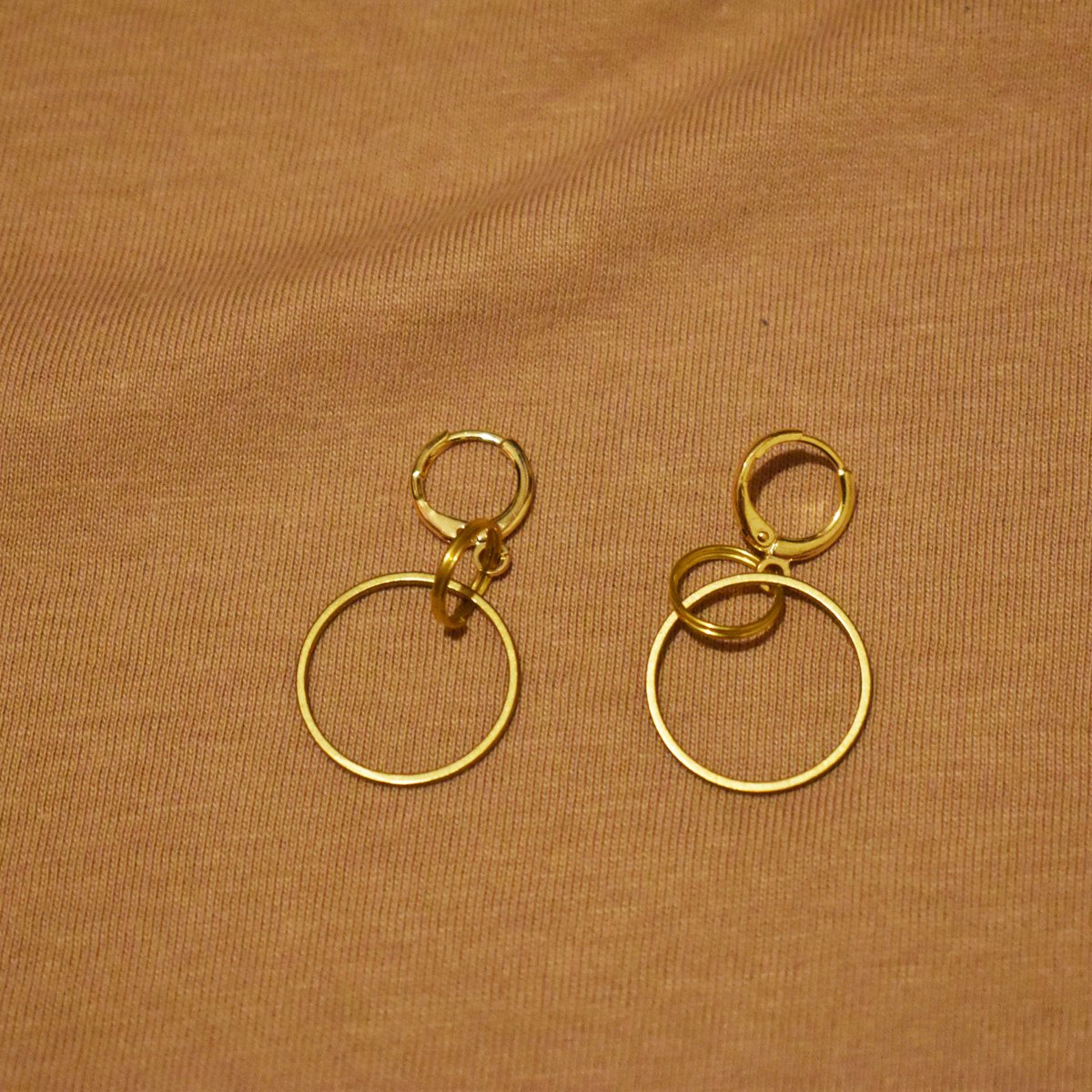 Pendientes Bienvenido Huggie