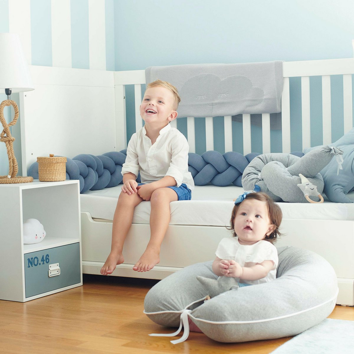 Cuscino per allattamento grigio