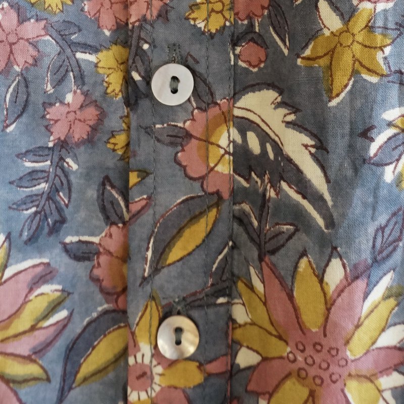 Damebluse i bomuld med "Mel"-tryk