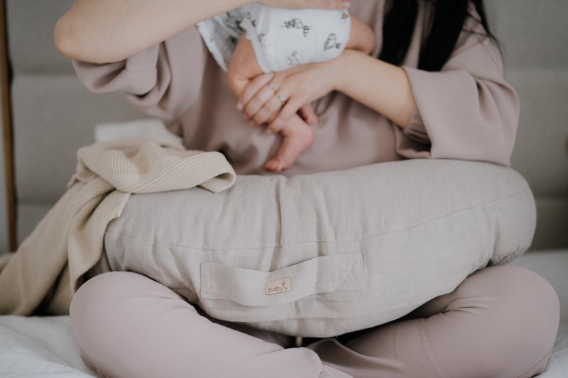 Ammepude i hør - 6 FARVER , ammepude, ammepude i hør, u-formet pude, hjælper til mor og baby, ammepude i hør