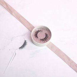 Marilyn Lashes - Minimal Chic Look für atemberaubendes Drama