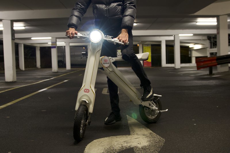 Der offizielle exklusive Cruzaa E-Scooter Racing White