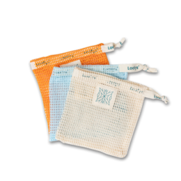 Reusable mesh soap bag made of natural cotton, with a drawstring closure and a logo patch. The bag is designed to hold and store bar soaps, allowing them to dry between uses.
