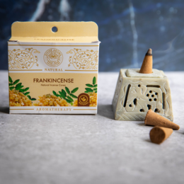  Natural incense cones made without charcoal, featuring a floral and earthy frankincense scent.