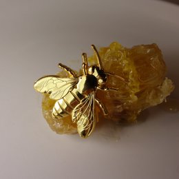Golden Metal Pin "Bee"