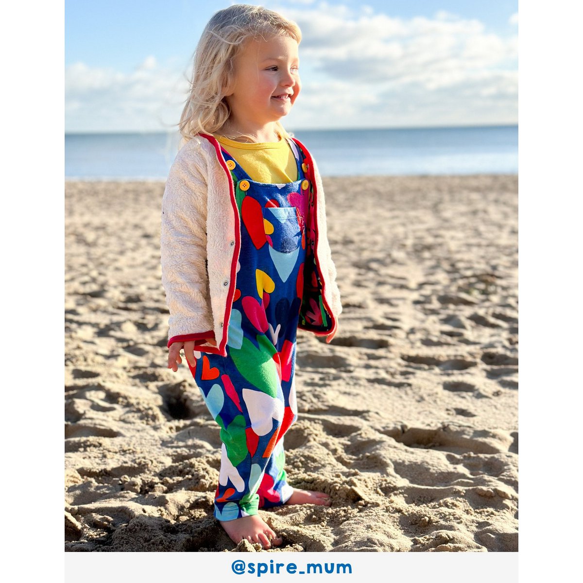 Bio-Baumwoll Kinder Latzhose mit Herz-Druck