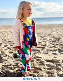 Bio-Baumwoll Kinder Latzhose mit Herz-Druck