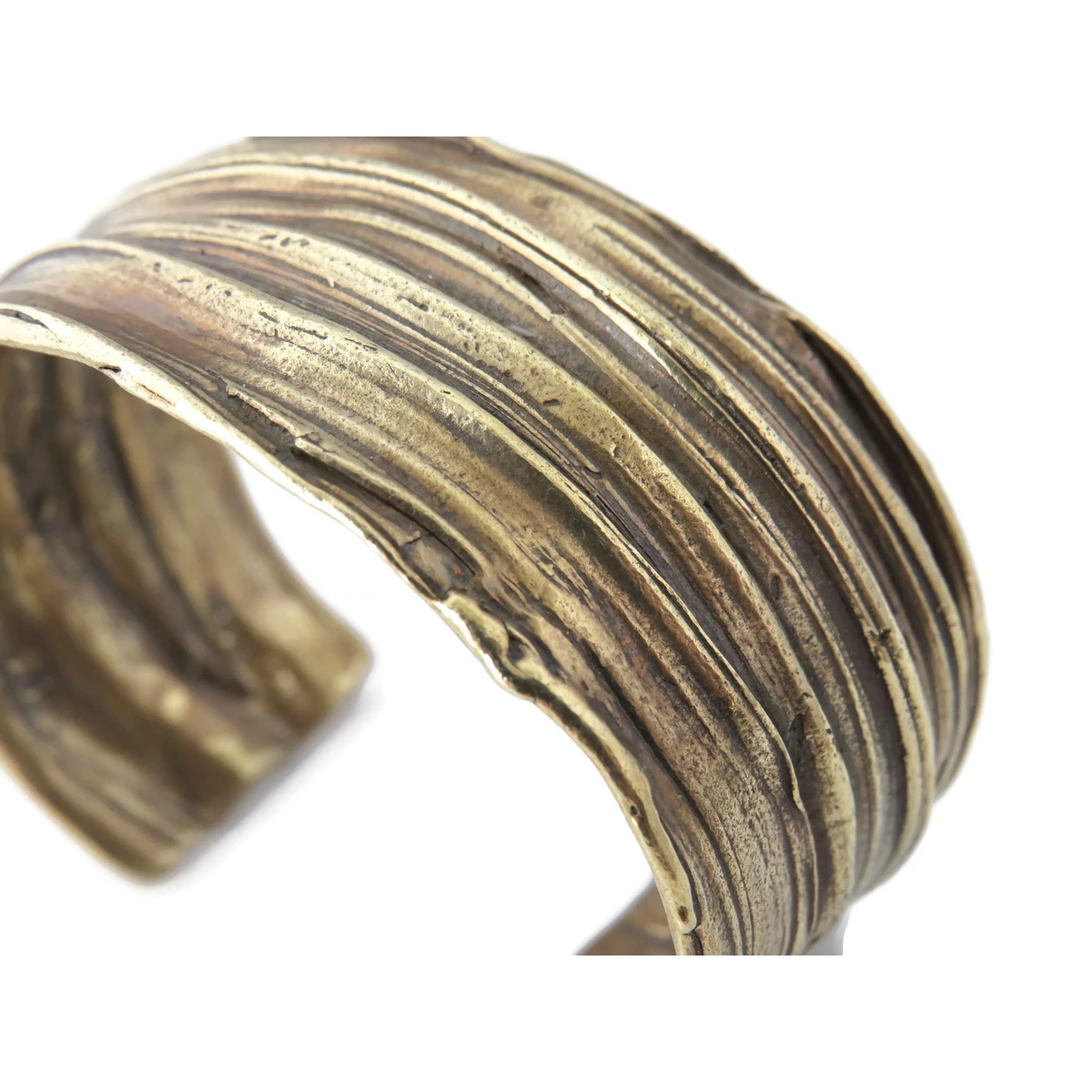 Brazalete ancho de bronce patinado – Escultural