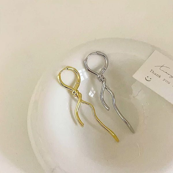 Boucles d'oreilles fines à nœud torsadé au design unique, une paire