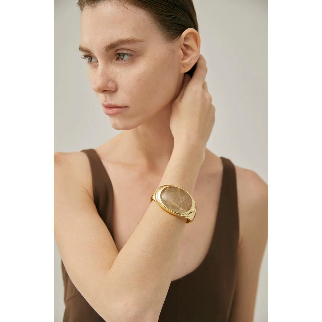 Fed minimalistisk guldrutileret kvarts bred bangle