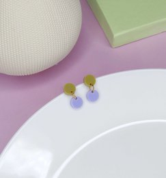 Dotty acrylic earrings in sand lilac, statement earrings with a round shape and pastel colors.
