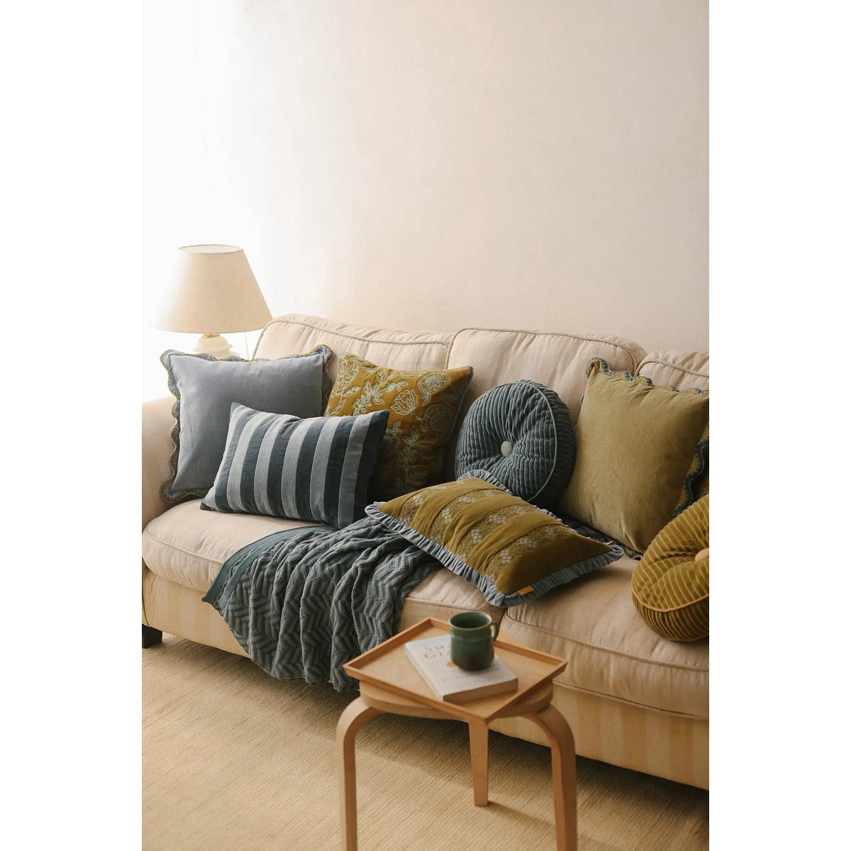 Pudebetræk | Heather Olive Cross Stitch aflangt pudebetræk fra Sanctuary Living