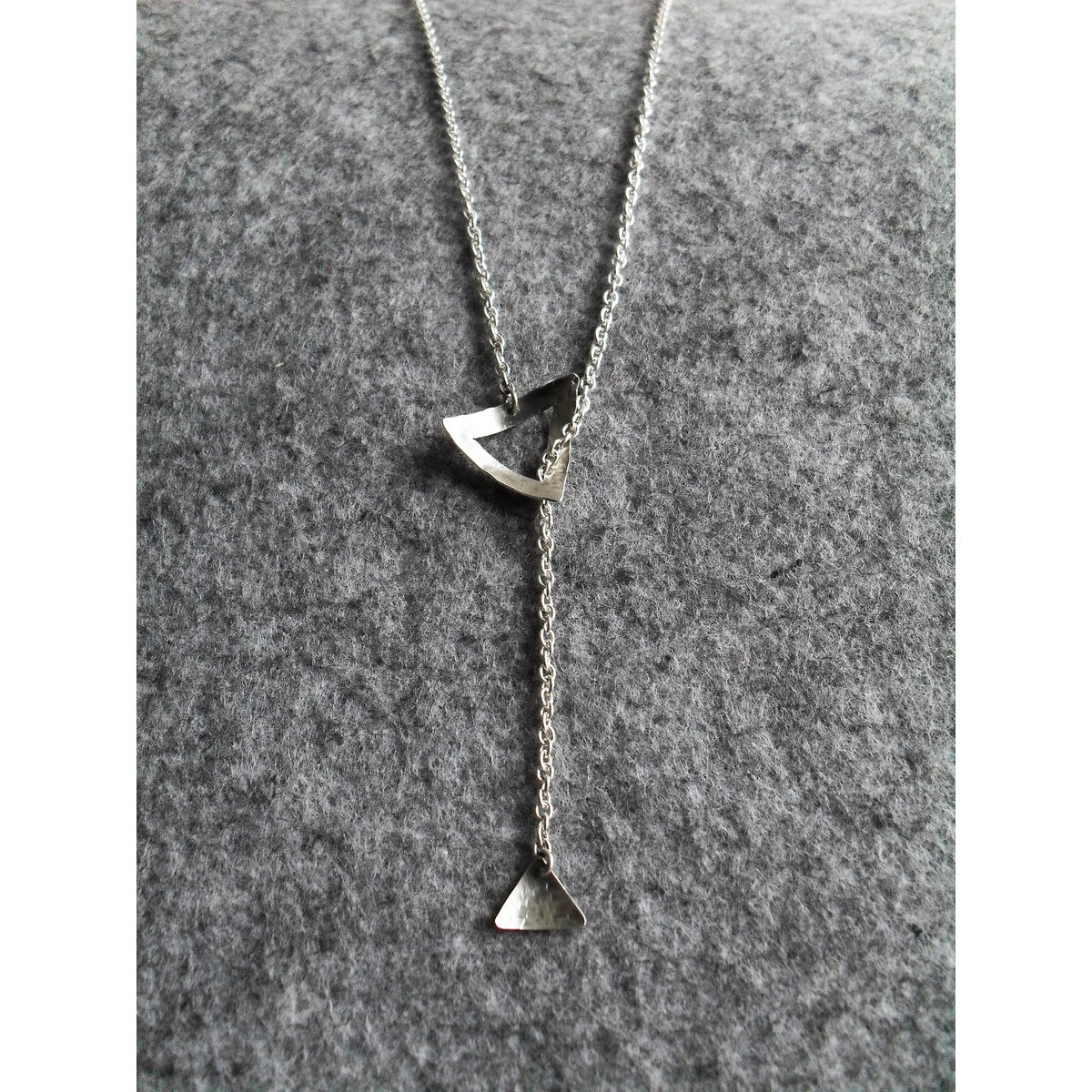 MATERIKA collar triangulo