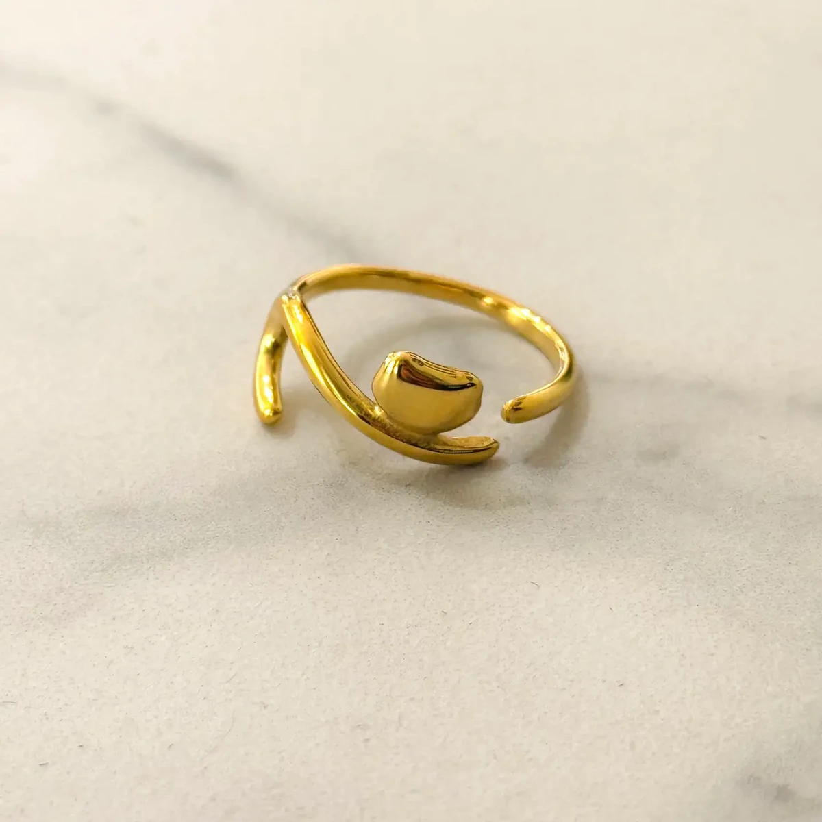 Stretching Cat  Ring