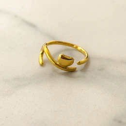 Stretching Cat  Ring