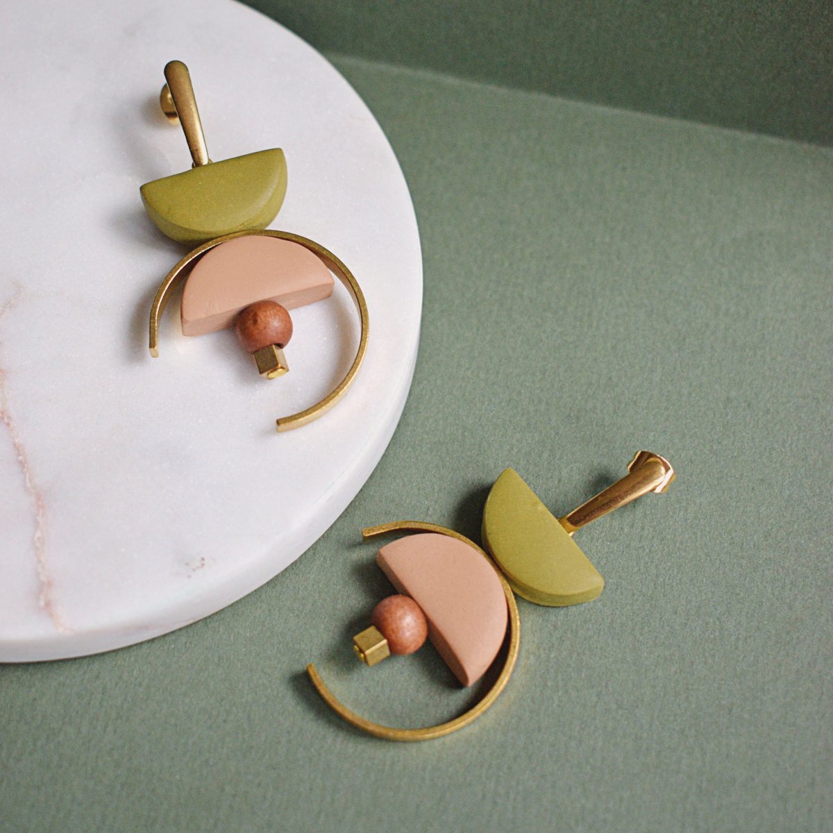 Contrast in nude and olive green