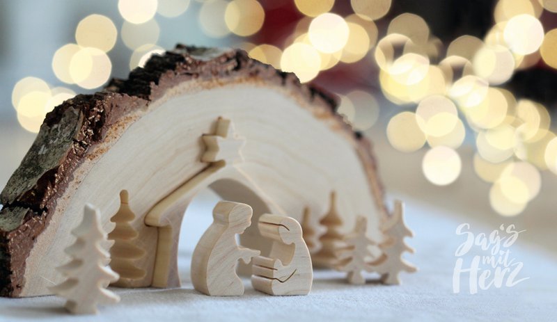 Thankgoods Weihnachtskrippe Baumscheibe mit unterschiedlichen Motivbreiten.