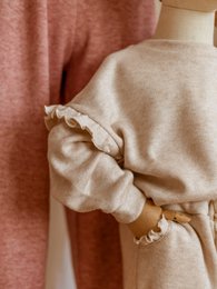 Dziewczęcy sweter/falbany - kremowy